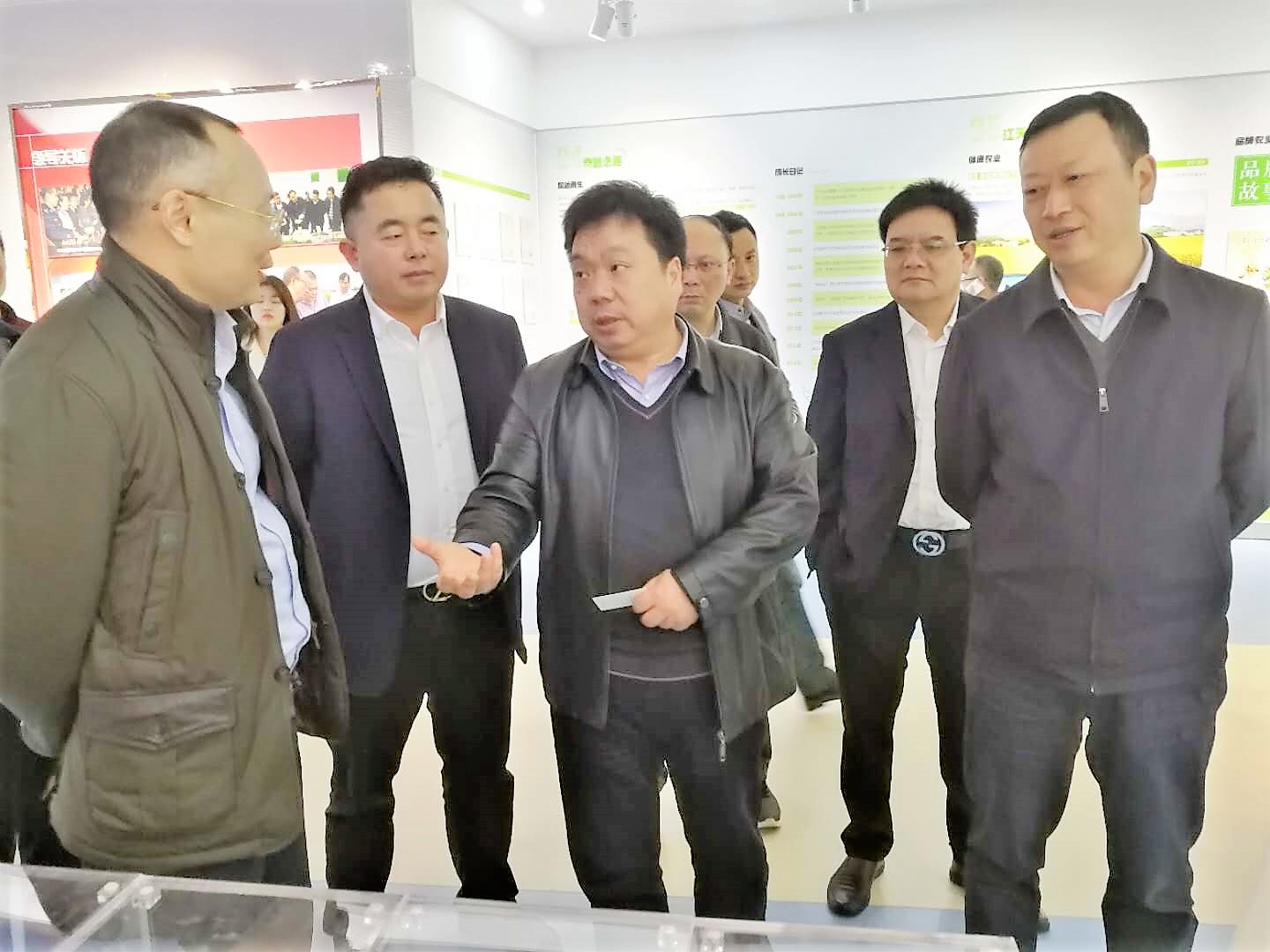 張總代表公司給江西省農業(yè)廳廳長(cháng)做匯報 (3).jpg